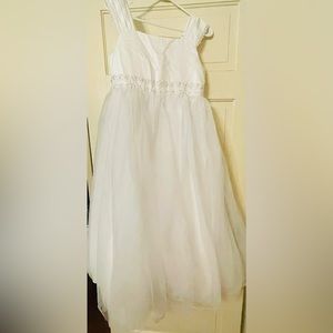 White communion/bridesmaid dress. Never worn. Size 12 in girls